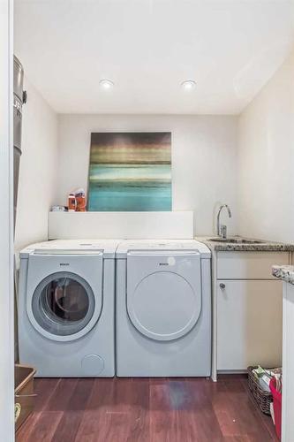 801A-500 Eau Claire Avenue Sw, Calgary, AB - Indoor Photo Showing Laundry Room