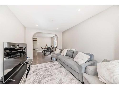 1931 7 Avenue Se, Calgary, AB - Indoor Photo Showing Living Room