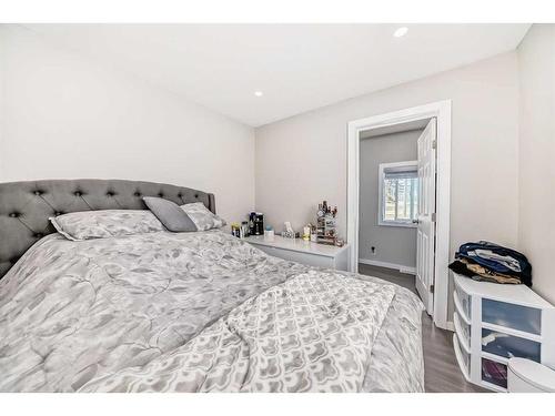 1931 7 Avenue Se, Calgary, AB - Indoor Photo Showing Bedroom