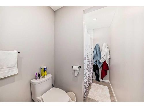 1931 7 Avenue Se, Calgary, AB - Indoor Photo Showing Bathroom