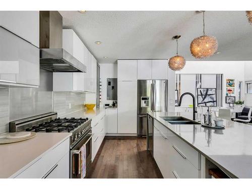 163 Oakmount Road Sw, Calgary, AB - Indoor Photo Showing Kitchen With Stainless Steel Kitchen With Double Sink With Upgraded Kitchen