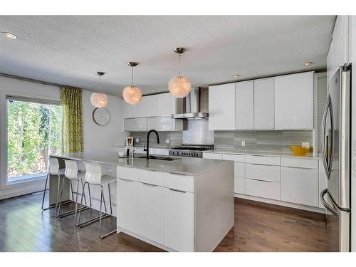 163 Oakmount Road Sw, Calgary, AB - Indoor Photo Showing Kitchen With Upgraded Kitchen