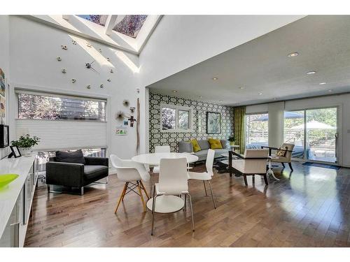 163 Oakmount Road Sw, Calgary, AB - Indoor Photo Showing Dining Room