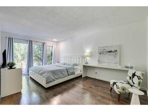 163 Oakmount Road Sw, Calgary, AB - Indoor Photo Showing Bedroom