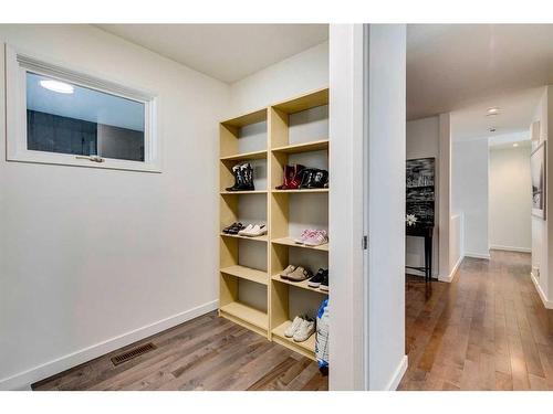 163 Oakmount Road Sw, Calgary, AB - Indoor