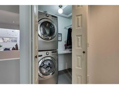 163 Oakmount Road Sw, Calgary, AB - Indoor Photo Showing Laundry Room