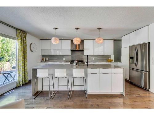 163 Oakmount Road Sw, Calgary, AB - Indoor Photo Showing Kitchen