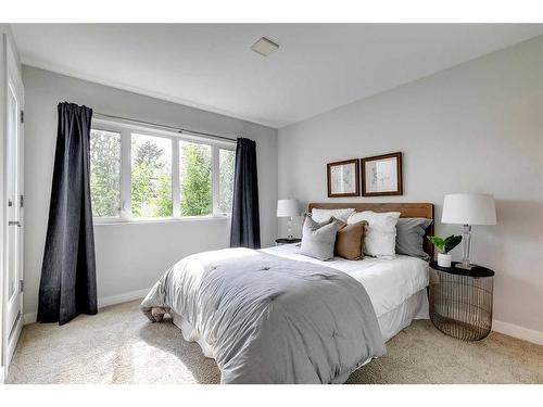 65 30 Avenue Sw, Calgary, AB - Indoor Photo Showing Bedroom