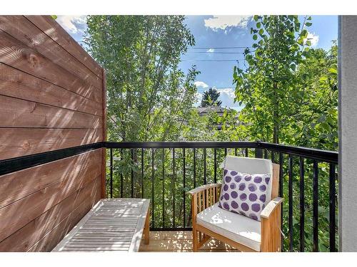 65 30 Avenue Sw, Calgary, AB - Outdoor