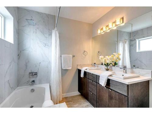 65 30 Avenue Sw, Calgary, AB - Indoor Photo Showing Bathroom