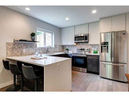 65 30 Avenue Sw, Calgary, AB - Indoor Photo Showing Kitchen