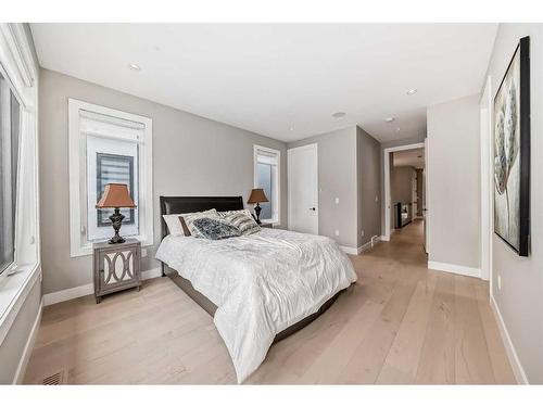 615 19 Avenue Nw, Calgary, AB - Indoor Photo Showing Bedroom