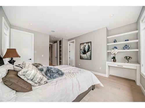 615 19 Avenue Nw, Calgary, AB - Indoor Photo Showing Bedroom