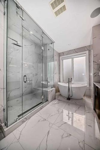 615 19 Avenue Nw, Calgary, AB - Indoor Photo Showing Bathroom