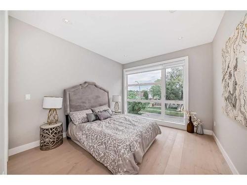 615 19 Avenue Nw, Calgary, AB - Indoor Photo Showing Bedroom