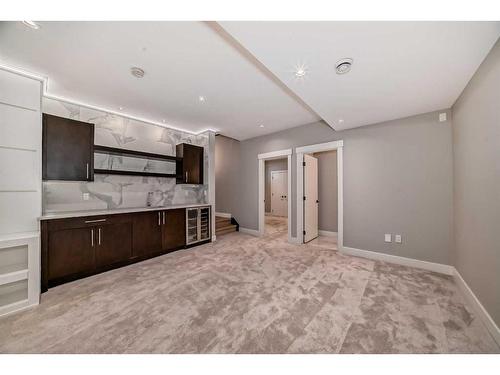 615 19 Avenue Nw, Calgary, AB - Indoor Photo Showing Kitchen