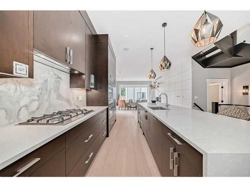 615 19 Avenue Nw, Calgary, AB - Indoor Photo Showing Kitchen With Upgraded Kitchen