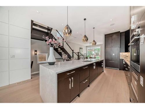 615 19 Avenue Nw, Calgary, AB - Indoor Photo Showing Kitchen With Upgraded Kitchen