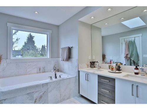 514 28 Avenue Nw, Calgary, AB - Indoor Photo Showing Bathroom