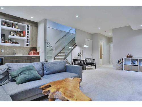 514 28 Avenue Nw, Calgary, AB - Indoor Photo Showing Living Room