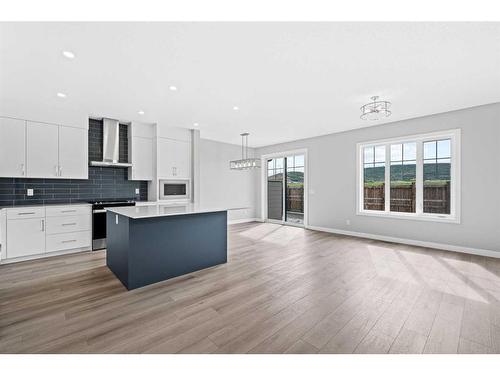 279 Greenwich Drive, Calgary, AB - Indoor Photo Showing Kitchen With Upgraded Kitchen