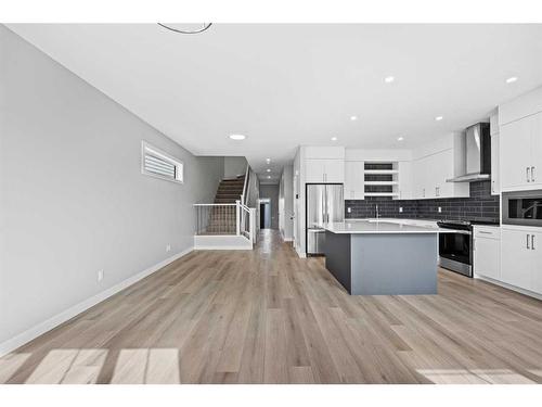 279 Greenwich Drive, Calgary, AB - Indoor Photo Showing Kitchen