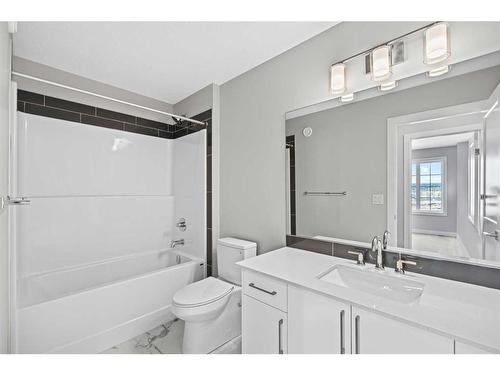 279 Greenwich Drive, Calgary, AB - Indoor Photo Showing Bathroom