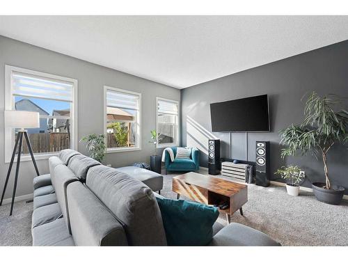 1523 New Brighton Drive Se, Calgary, AB - Indoor Photo Showing Living Room