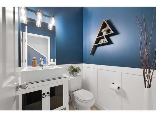 1523 New Brighton Drive Se, Calgary, AB - Indoor Photo Showing Bathroom