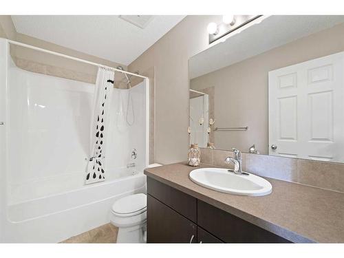 1523 New Brighton Drive Se, Calgary, AB - Indoor Photo Showing Bathroom