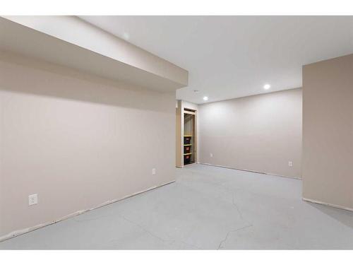 1523 New Brighton Drive Se, Calgary, AB - Indoor Photo Showing Other Room