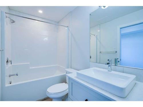 314-10 Sage Hill Nw, Calgary, AB - Indoor Photo Showing Bathroom