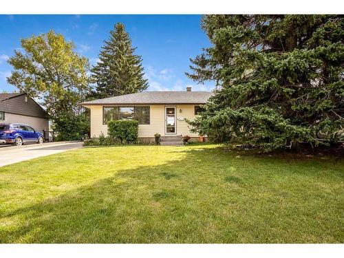 1028 Trafford Drive Nw, Calgary, AB - Outdoor