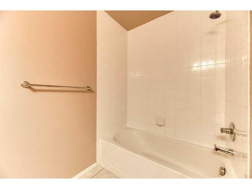 502-1053 10 Street Sw, Calgary, AB - Indoor Photo Showing Bathroom