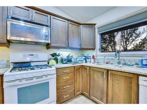 3235 100 Street Se, Calgary, AB - Indoor Photo Showing Kitchen