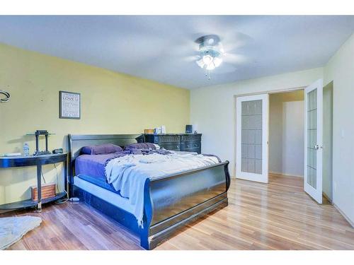 3235 100 Street Se, Calgary, AB - Indoor Photo Showing Bedroom