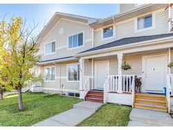 19 Bridleridge Link SW Calgary, AB T2Y 4L4