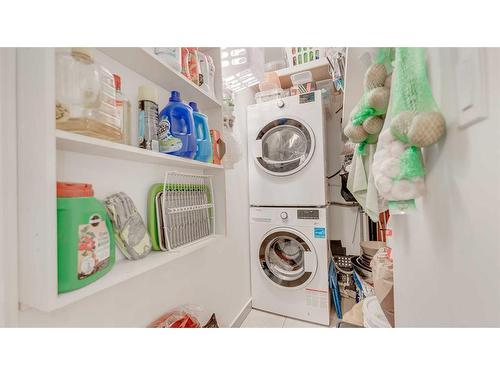 5215 8 Avenue Sw, Calgary, AB - Indoor Photo Showing Laundry Room