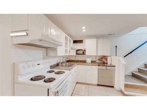 5215 8 Avenue Sw, Calgary, AB - Indoor Photo Showing Kitchen With Double Sink