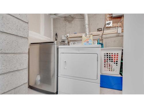 5215 8 Avenue Sw, Calgary, AB - Indoor Photo Showing Laundry Room