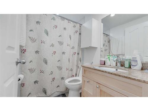 5215 8 Avenue Sw, Calgary, AB - Indoor Photo Showing Bathroom