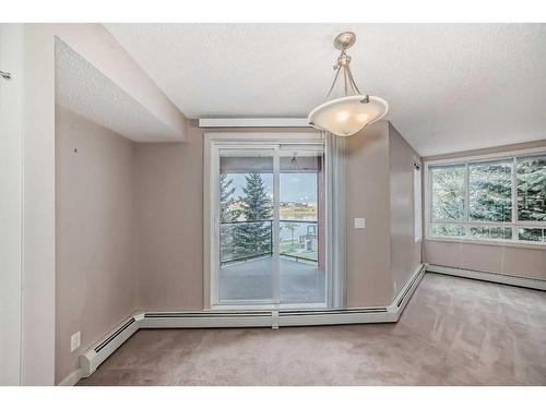 207-156 Country Village Circle Ne, Calgary, AB - Indoor Photo Showing Other Room