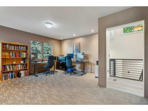 8240 10 Street Sw, Calgary, AB - Indoor Photo Showing Bathroom