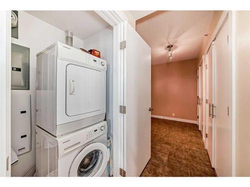 1009-8880 Horton Road Sw, Calgary, AB - Indoor Photo Showing Laundry Room