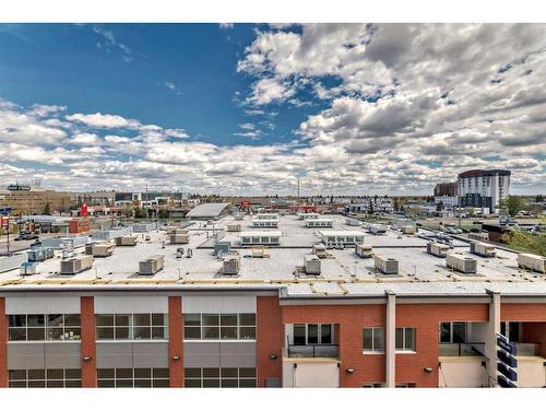 1009-8880 Horton Road Sw, Calgary, AB - Outdoor With View