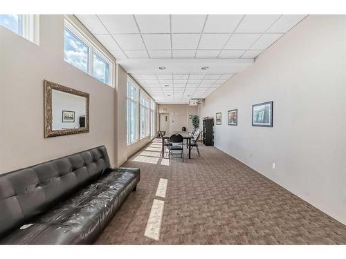 1009-8880 Horton Road Sw, Calgary, AB - Indoor