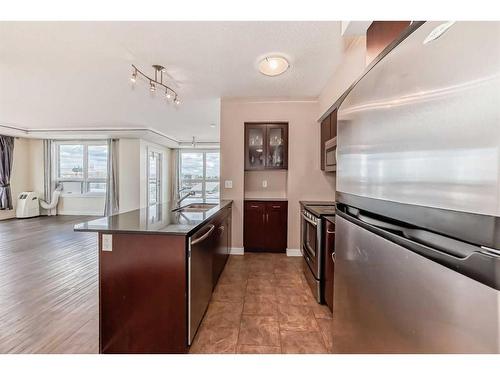 1009-8880 Horton Road Sw, Calgary, AB - Indoor Photo Showing Kitchen With Stainless Steel Kitchen