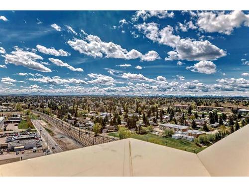 1009-8880 Horton Road Sw, Calgary, AB - Outdoor With View