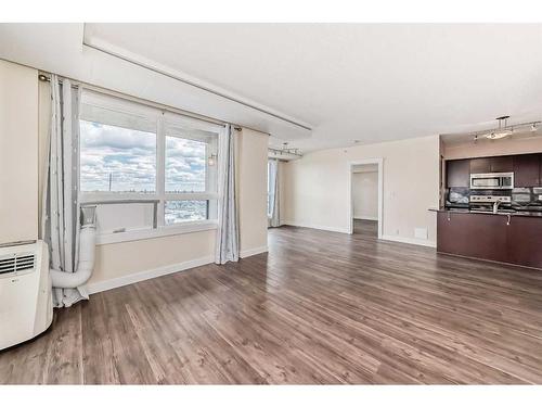 1009-8880 Horton Road Sw, Calgary, AB - Indoor Photo Showing Kitchen