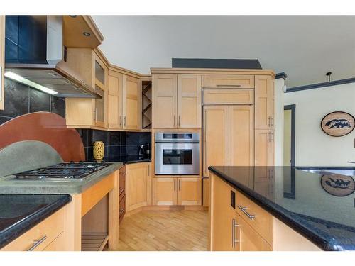 729 18 Avenue Nw, Calgary, AB - Indoor Photo Showing Kitchen